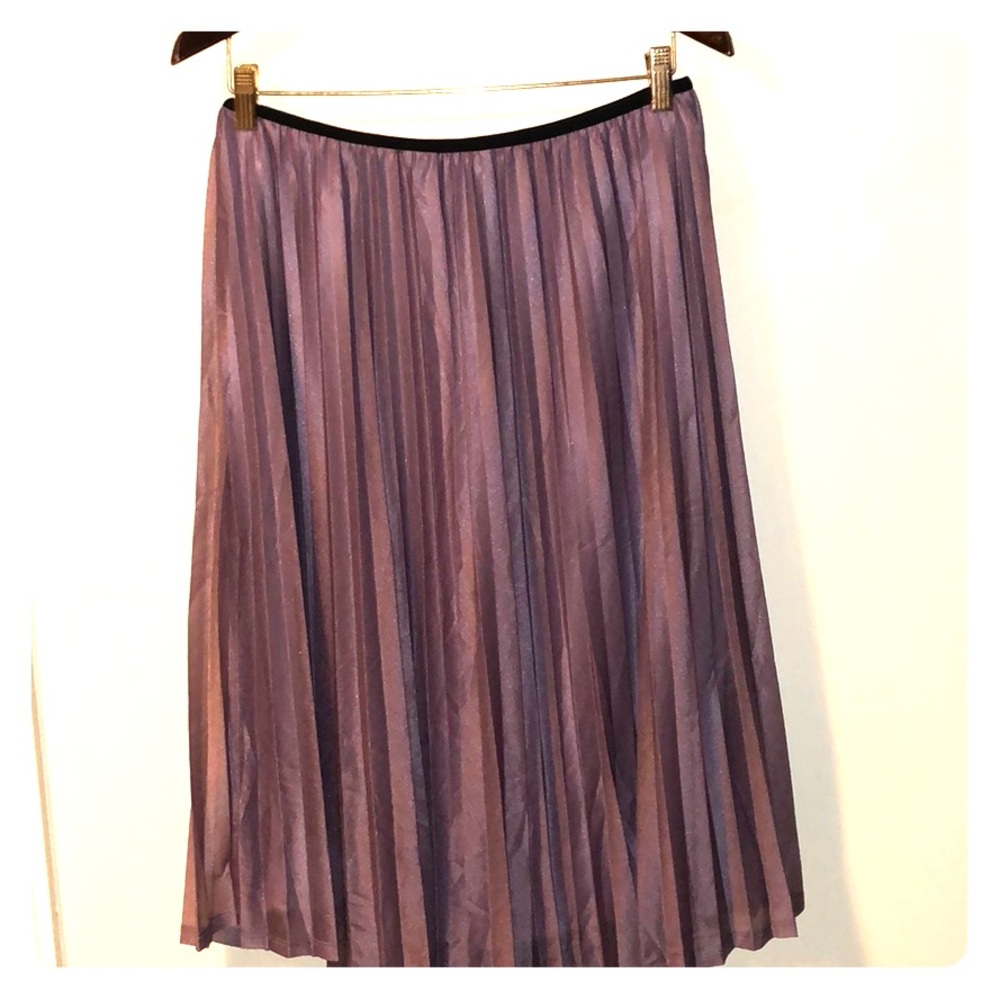 Shimmery lavender pleated skirt